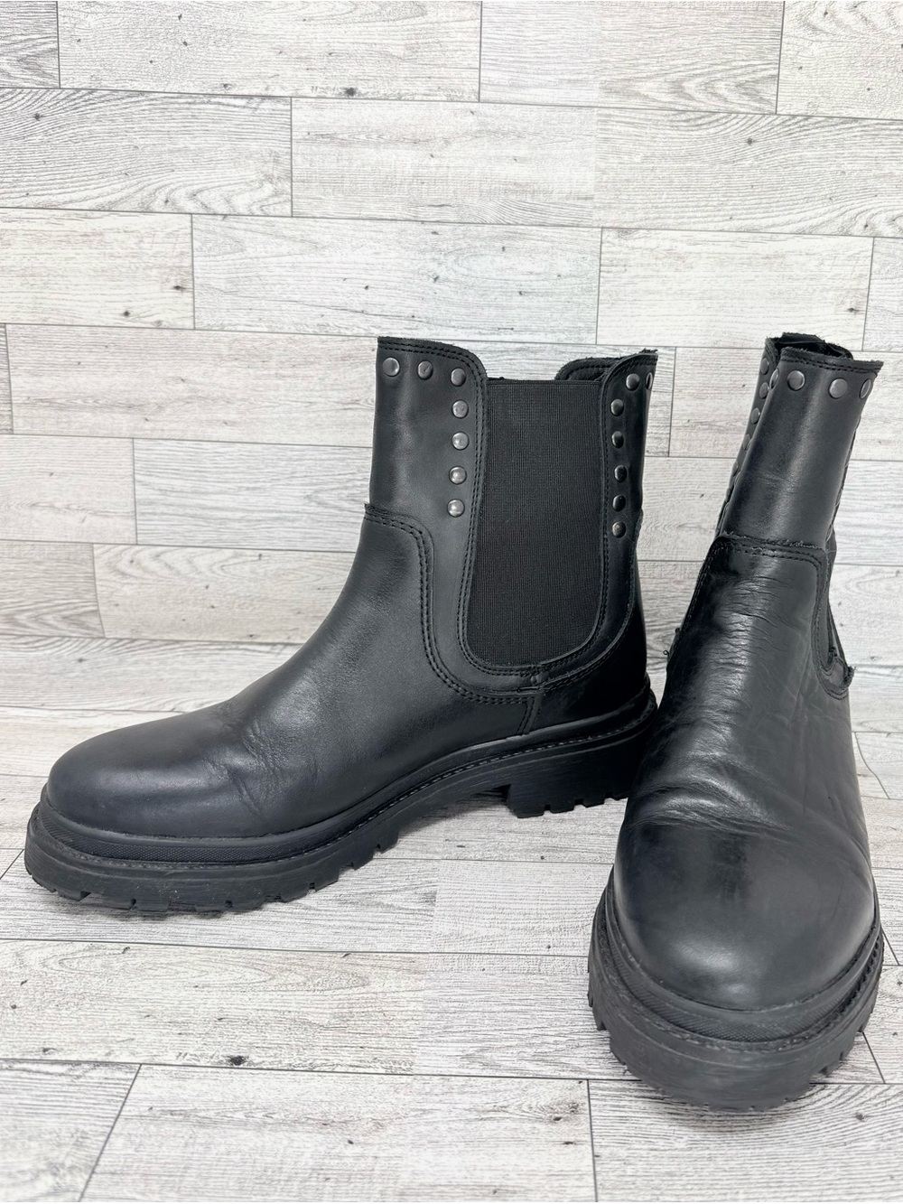 Black Leather Chelsea Boots with Stud Accents Sz 40/9-9.5 Woman’s - Picture 2 of 8